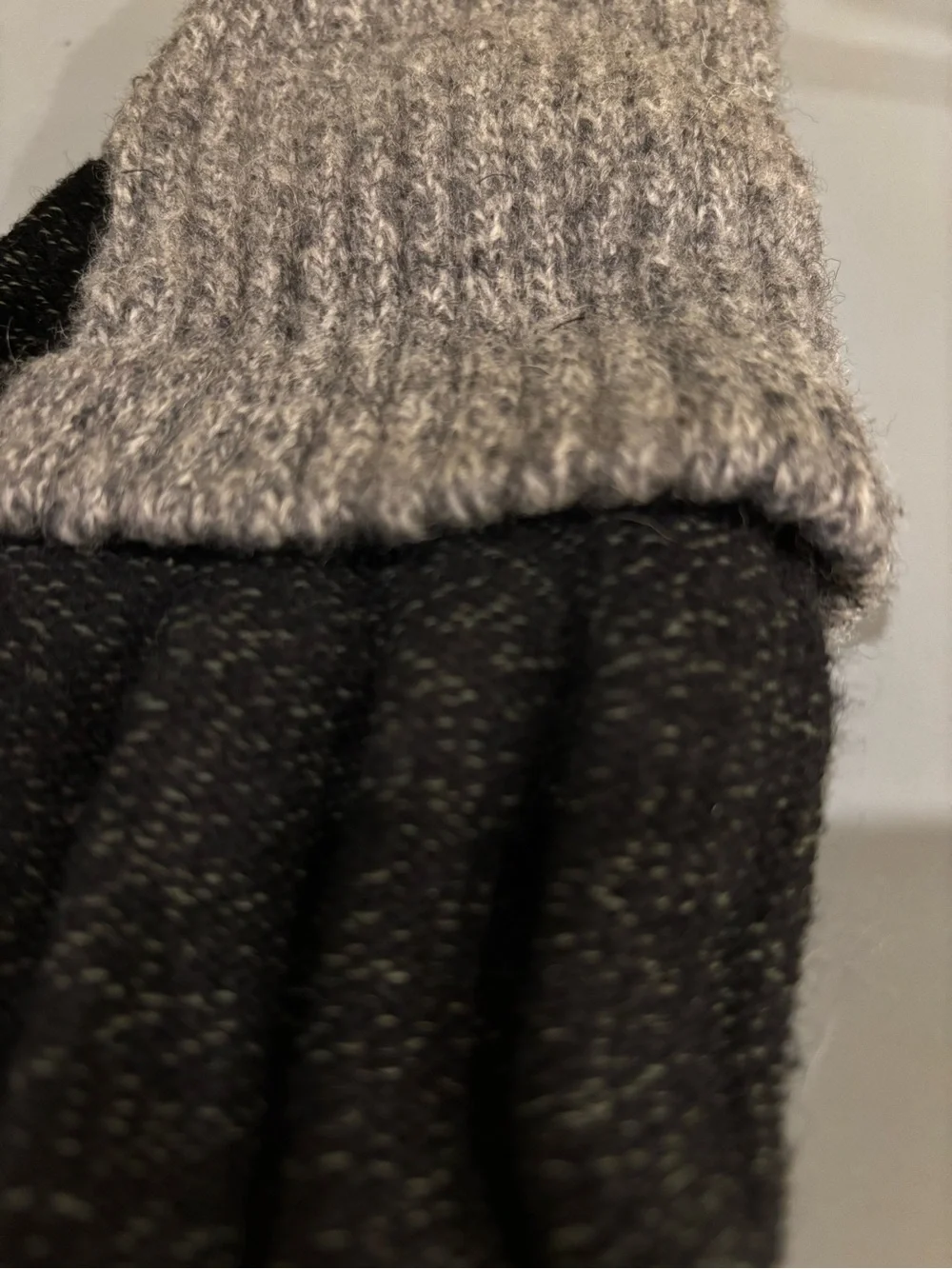 Women’s Two-Tone Knit Convertible Gloves – Gray and Black